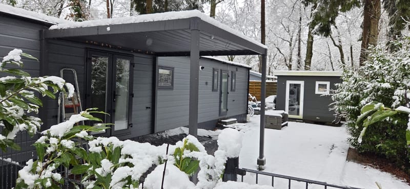 Het overkapte terras in de winter